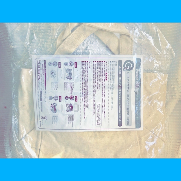 Hatsune Miku small tote bag with tin badges - Picture 3 of 4